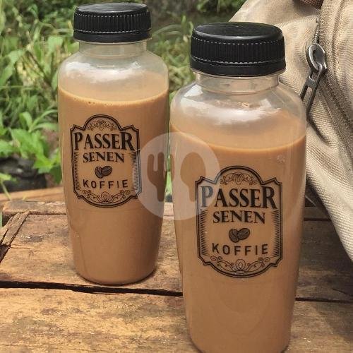Red Velvet Latte menu Passer Senen Koffie, Kemayoran