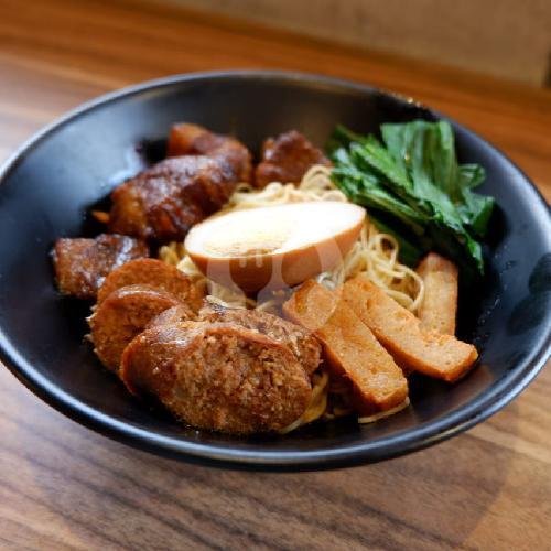 Nasi Goreng Babi Loongwan menu Nasi Campur Loong Wan, Puri Anjasmoro