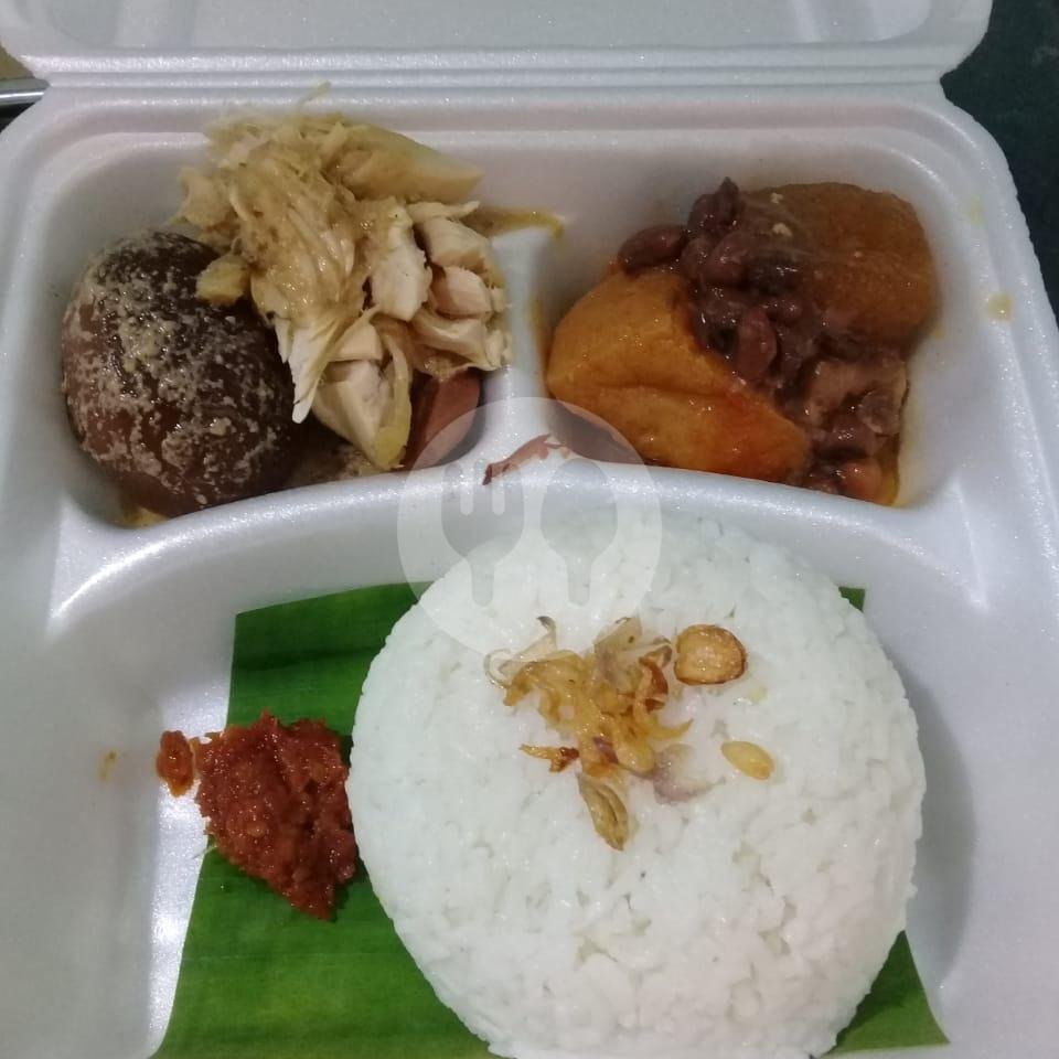 Gudeg Komplit Spesial Box menu Gudeg Jogja Bu Marni, Pucang Sewu