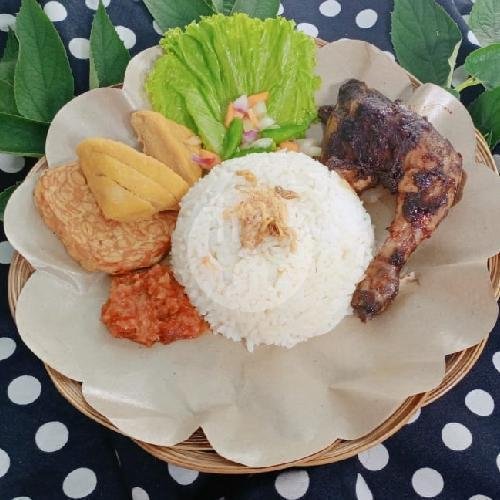Indomie telur+ceklun(ceker lunak) menu Cafe Kawan, Tebet