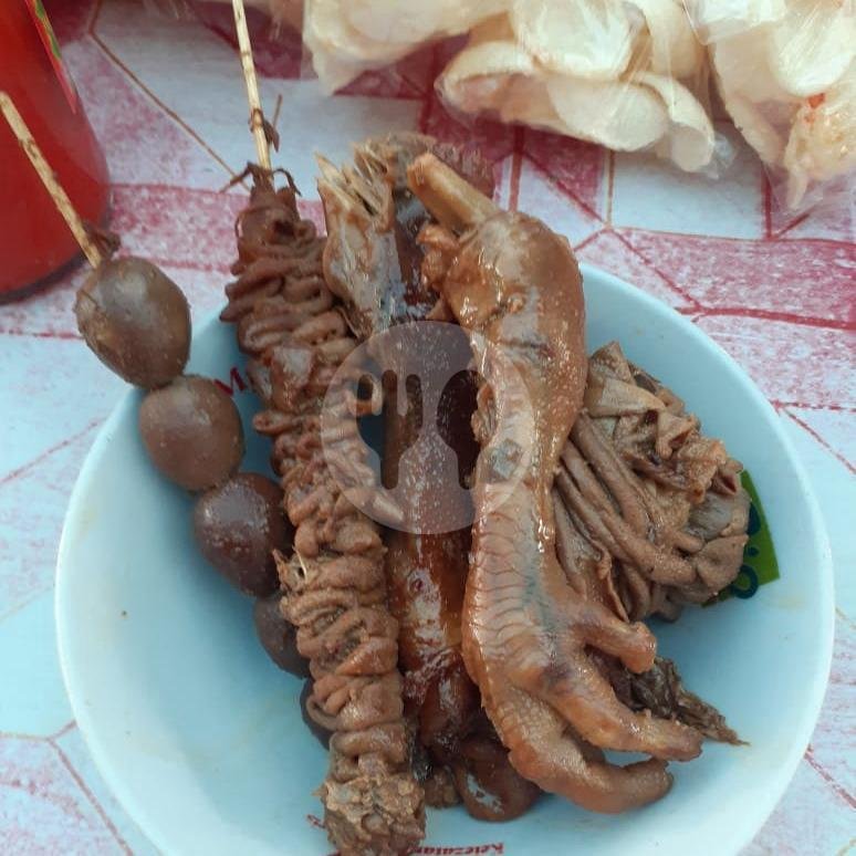 Kepala Ayam menu Mie Ayam Tugu Lilin, Makam Haji