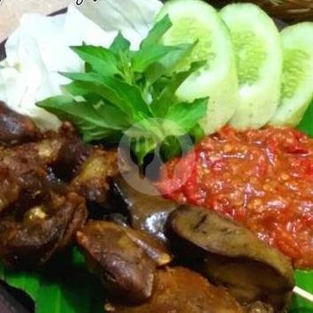 Penyetan Ayam menu Penyetan Binwu 127, Sawahan