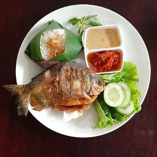 Nasi Uduk + Bawal Bakar menu Nasi Uduk Ayam Tulang Lunak Pak Eddy, Kebon Sirih Timur
