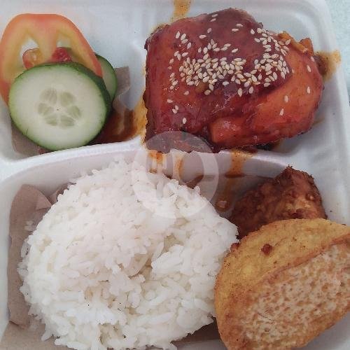 Paket Nasi Paha Bawah Saus Merah menu Geprek Bakar Mbok Tentrem, Komplek PTM
