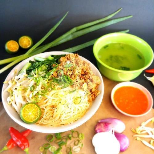 Pangsit Rebus menu Bakmie Ayam Bangka Akong, Cengkareng