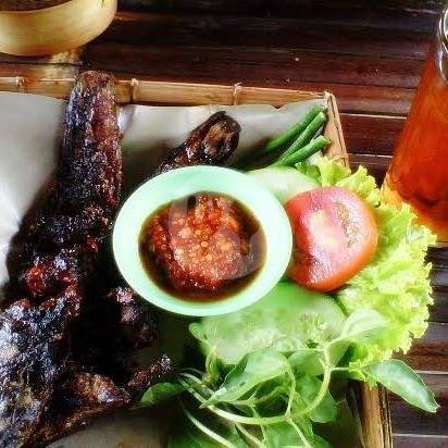 Nasi Uduk + Ayam Goreng + Tahu Tempe + Es Teh / Anget menu Pecel Lele & Nasi Uduk Cak Doel, Banteng Utama