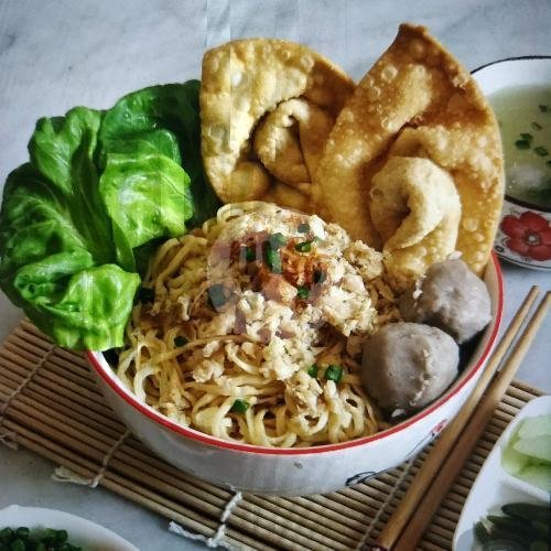 Cwie Mie Om Tanjung: Mie Legendaris di Klojen Malang yang Wajib Dicoba