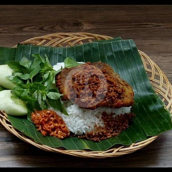 Empal 1 Potong menu Nasi Campur Pojok Tambak Bayan, Darmo Permai
