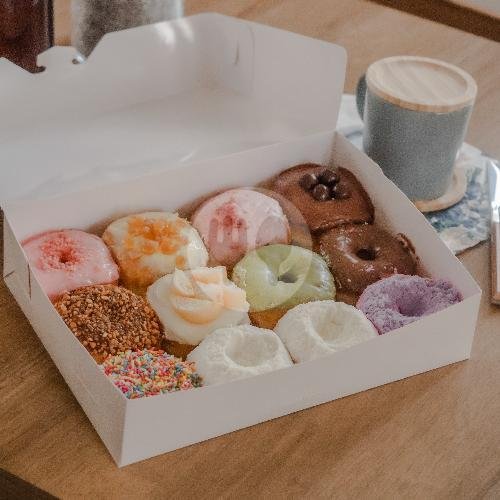 Orchid Pack menu Donat Bahagia, Cipete