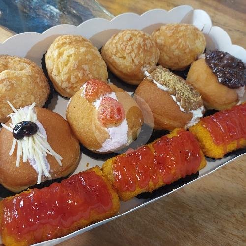 Milkbun Choco menu Sabilla Donuts, Letjend Sutoyo