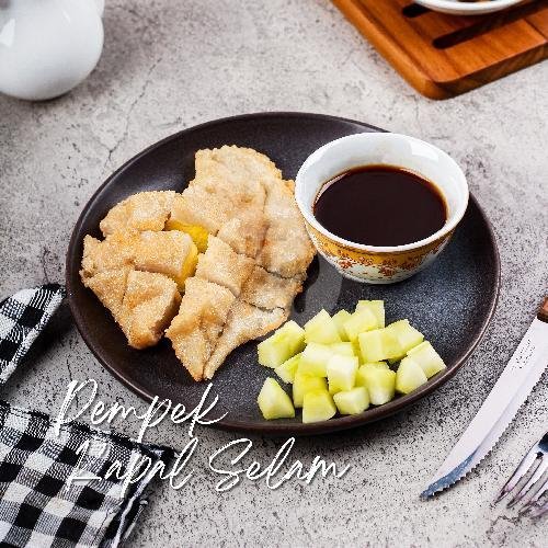 Review Pempek Mc. Oji: Surga Kuliner Pempek di Taman Siswa Yogyakarta
