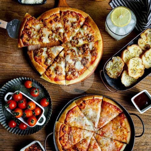 Yours Pizza: Surga Pizza Terjangkau di Kupang Baru, Surabaya