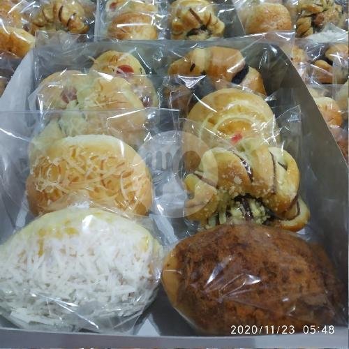 Red Velvet Topping Keju menu Klarissa Cake & Bakery, Imogiri Timur