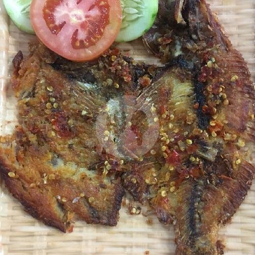 Kakap/nila Jemur Goreng menu Ikan Bakar Makassar Losari, Baki