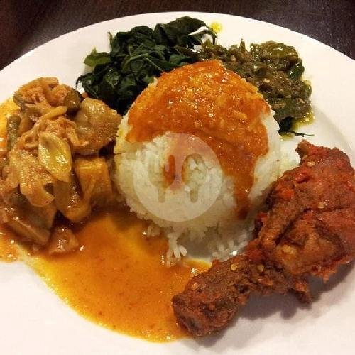 Nasi Ayam Balado Merah menu RM Padang Kiambang Indah, Kayu Ambon