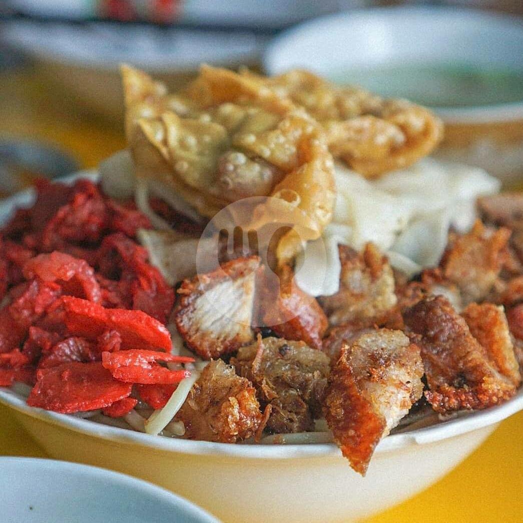 Babi Merah menu Pangsit Mie Palu, Kelapa Gading
