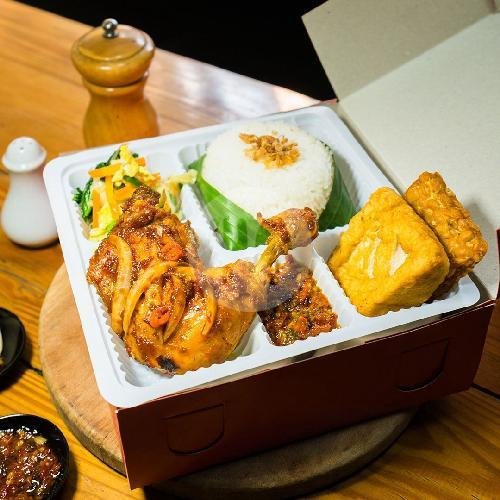 Nasi Kotak Ayam Panggang Rica Rica menu Catniphora Cafe, Banjarsari