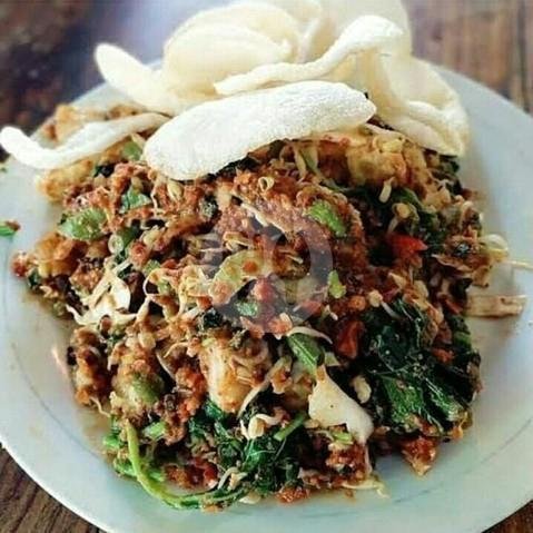 Surga Kuliner di Lotek Rujak Pempek Ibu Titin: Pengalaman Makan yang Tak Terlupakan