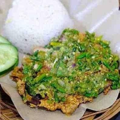 Nasi Ayam Goreng+Bakwan+Es Teh menu Penyetan Mas Har, Condong Catur