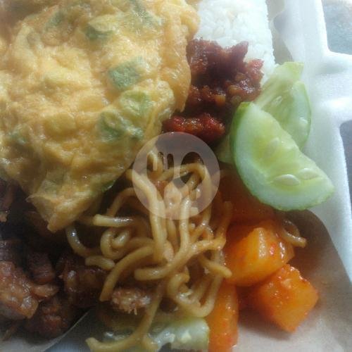 Nasi Rames Telor Dadar menu Warung Nasi Mbak Mar, Cipedes Selatan