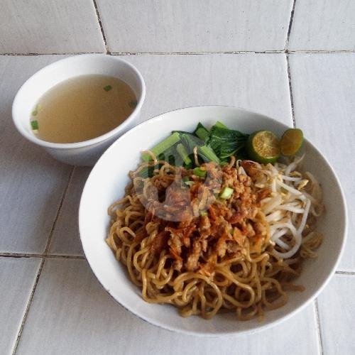 Review Bakmi Alie Bangka: Mie Legendaris di Taman Ratu yang Wajib Dicoba