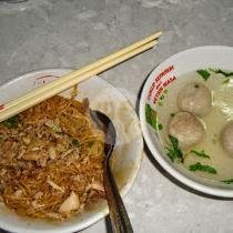 Review Mie Baso Ditto Arema: Pengalaman Makan Bakso Terbaik di Cikutra, Bandung