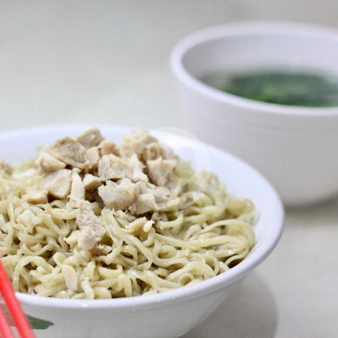 Yamien Asin Ayam Baso menu Lomie 61, TKI