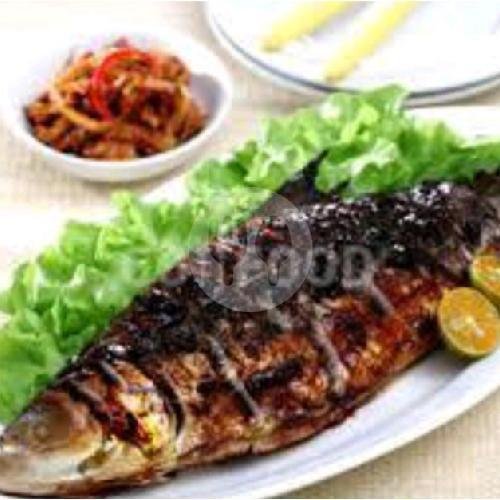 Ikan Dorang Jemur Goreng menu Ikan Bakar Makassar Losari, Baki