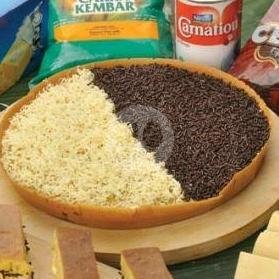 1 / 2 Keju, 1 / 2 Kacang Coklat Wijen menu Martabak Selmis Asem Baris Raya, Tebet