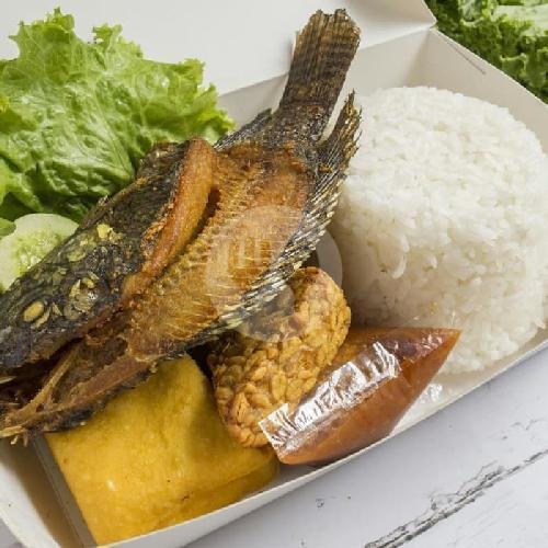 Ayam Goreng Komplit menu Bakmie Jawa Mas Paijo, Cisaranten
