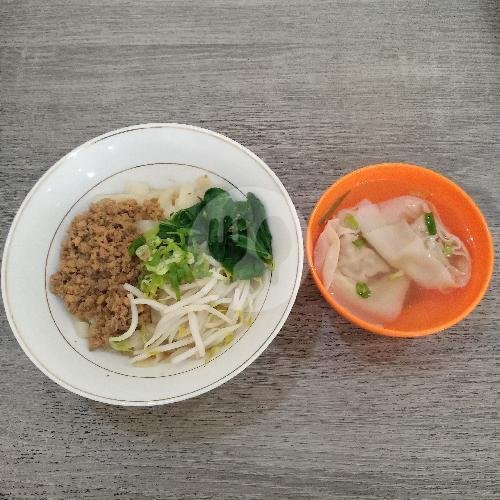Kwetiau Baso menu Bakmi Aloy (Halal), Pondok Bambu
