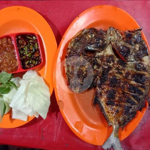 Ikan Bawal Bakar menu Seafood Prima Rasa, Rawamangun