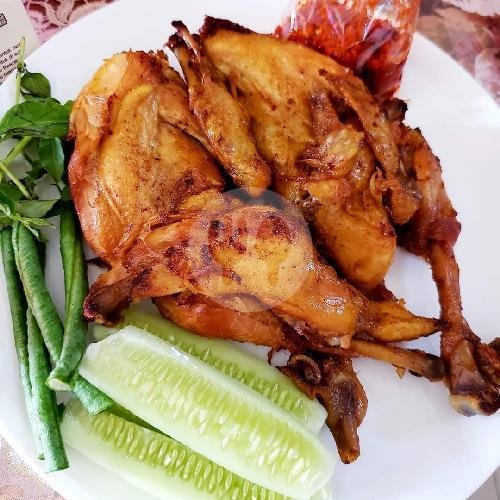 Review Ayam Goreng Legendaris Pondok Wina: Surga bagi Penggemar Ayam Goreng di Banyuwangi