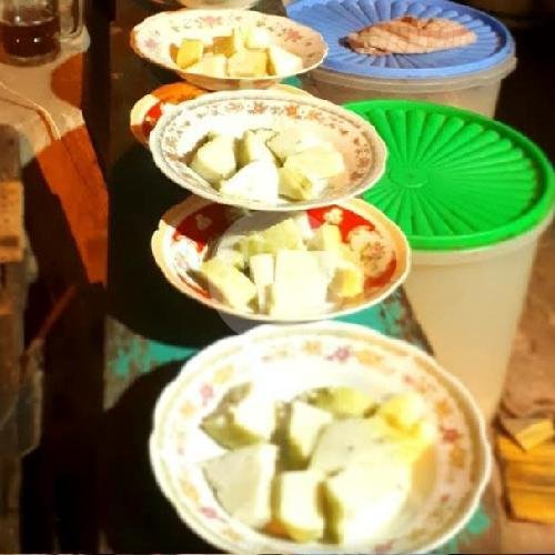 TELUR PETIS menu Lontong Kare Bu Pur Depan PKM UNEJ, Sumbersari