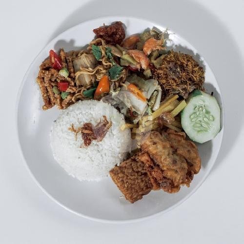 Nasi Rames Ayam menu Rawon Basmalah, Klojen