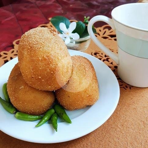 Risoles Ragout Daging menu Okky Bakery, Guntur