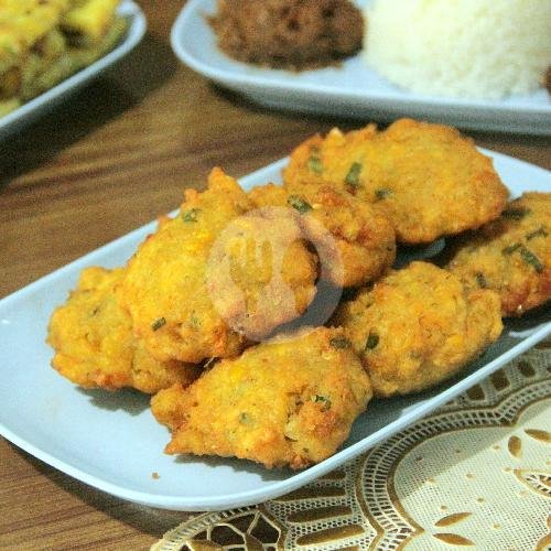 Review Warung Nasi Bu Arif Prasmanan: Surga Gudeg di Gubeng Surabaya