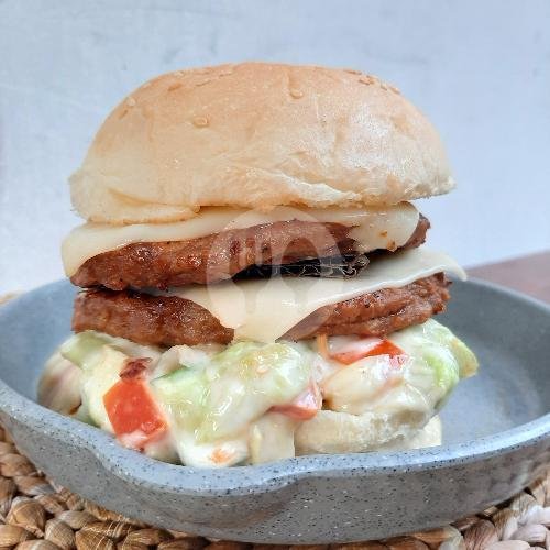 Triple Beef Burger menu Burgering, Anggajaya 2