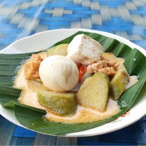 Lontong Opor Ayam Dan Telur menu Lopis Dan Lontong Sayur Mbah Kismo