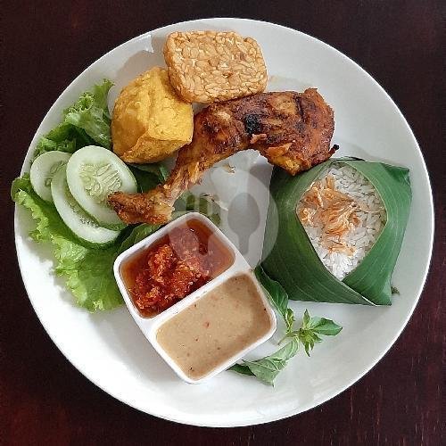 Nasi Uduk + Ayam Tulang Lunak + Tahu Tempe menu Nasi Uduk Ayam Tulang Lunak Pak Eddy, Kebon Sirih Timur