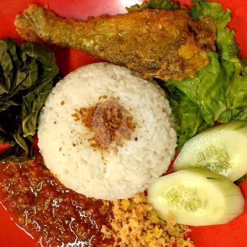 Petualangan Kuliner di Warung Bedo Roso: Surga Ayam dan Bebek Kremes di Laos, Ronggolawe