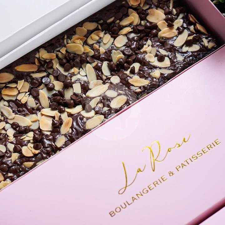 Brownies Small Almond Chocochips menu Bolen Yogya, Godean