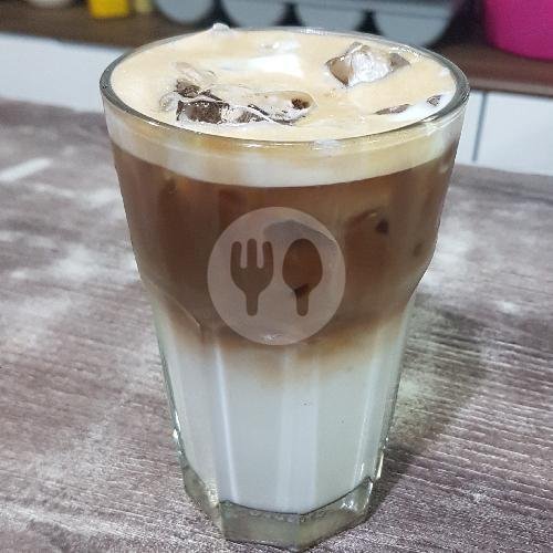 Es Cafe Latte menu Teman Kita Cafe & Resto, Kramat Asem