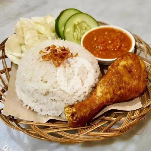 Nasi Uduk Bu Zaenab: Surga Kuliner di Surabaya yang Wajib Dicoba