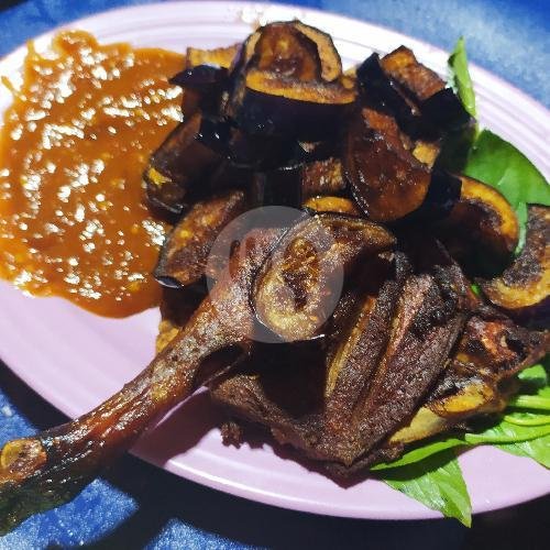 Nasi + Bebek + Terong + Goreng/Bakar + Lalapan Sambal + Es Teh menu Warung Pecel Lele Cak Anto, Agro