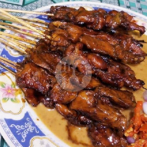 Air Mineral Ades menu Sate Ayam Ponorogo Pak Joko, Cabang Proliman Balapan, Laweyan
