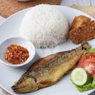 Bandeng Presto Komplitku (Nasi+ikan+tahu+tempe+sambal) menu Bandeng Presto Sambel Ulek Bu Sri, Cempaka Sari V