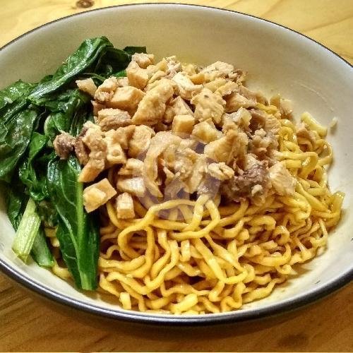 Mie Pangsit Yamin Manis menu Mie Keriting Benhil Mas Pujo, Bendungan Hilir