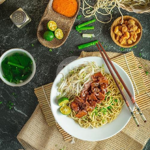 Mie Cincang (Jumbo) menu Bakmi Aloi, Green Ville