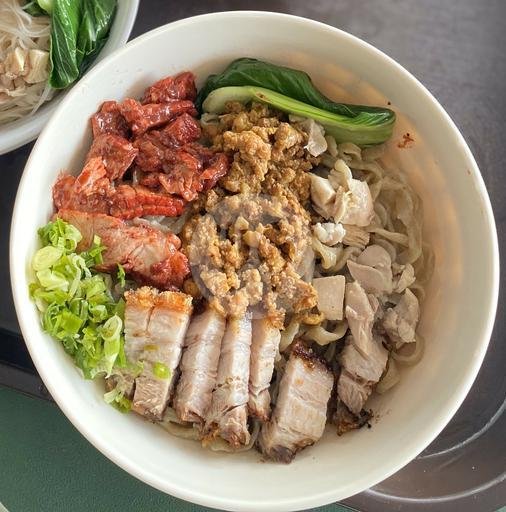 Special menu Bakmi Lim Gajah Mada Pagi, Jalan Kejayaan No 1